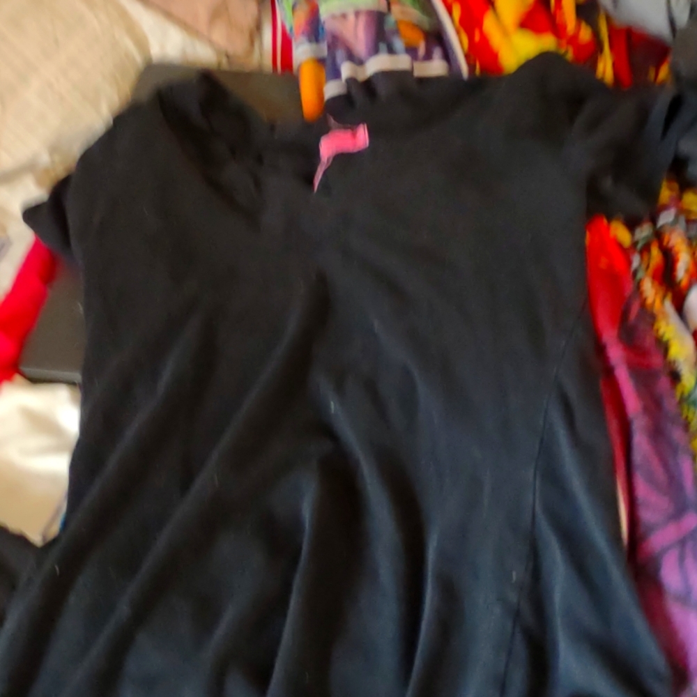 black vneck shirt